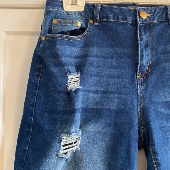 Ladies Jean Shorts - Picture 3 of 5